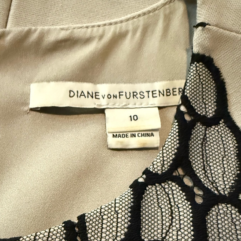Diane Von Furstenberg Tilda knit sheath dress with black lace applique Size 10 - Picture 8 of 11